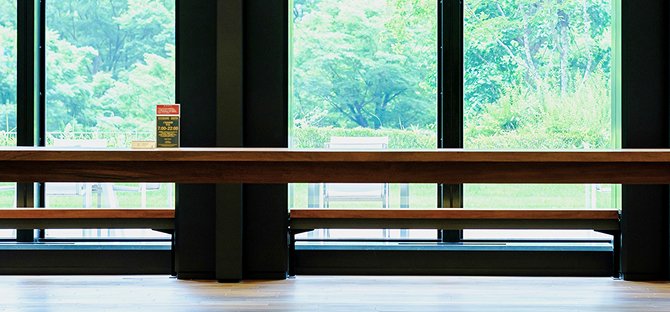 本社ビルロビー