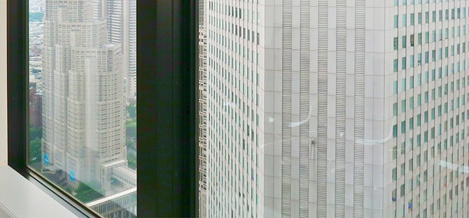 本社会議室窓ビュー